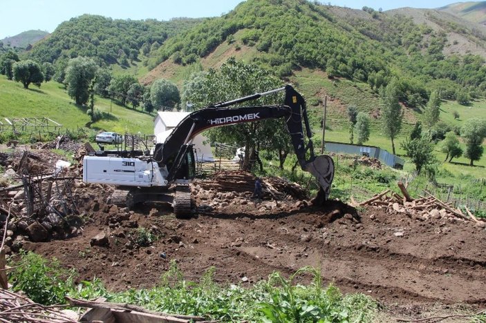 Bingöl’de deprem bölgesinde enkaz kaldırma çalışmaları başladı -3