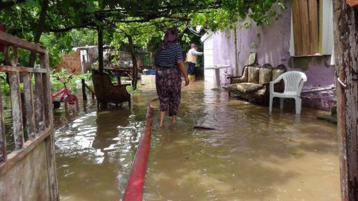 Silivri'de yağmur, evleri su bastı -1