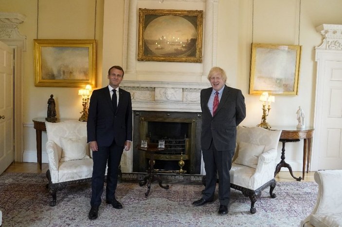 Macron, ilk yurt dışı ziyaretini İngiltere'ye yaptı