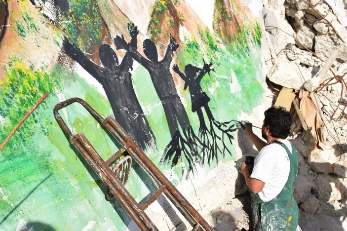 Suriyeli grafiti sanatçısı savaşın izlerini fırça darbeleriyle siliyor -5