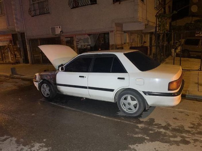 Sultanbeyli'de park halindeki otomobil kundaklandı  -2
