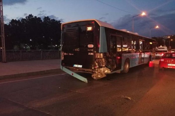 Kağıthane'de otobüse çarpan otomobil takla attı: 3 yaralı -7