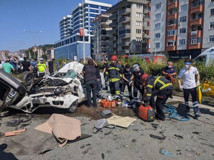 Rize'de iki otomobil çarpıştı: Baba-oğul öldü, 1 ağır yaralı -8