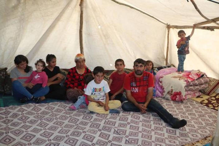 Evinde kaldıkları akrabaları dönüş yaptı, 11 kişilik aile çadırda yaşamaya başladı -7