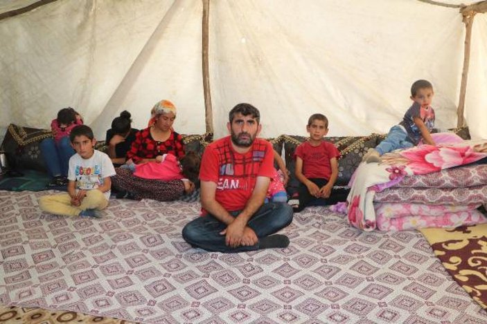 Evinde kaldıkları akrabaları dönüş yaptı, 11 kişilik aile çadırda yaşamaya başladı -5