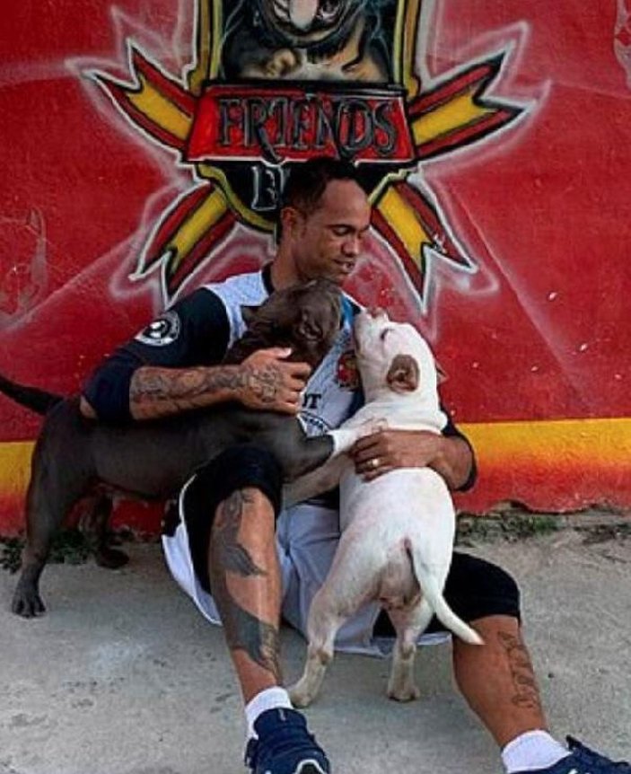 Brezilya'da sevgilisini öldürtüp köpeklere yedirten futbolcudan ilginç paylaşım -2