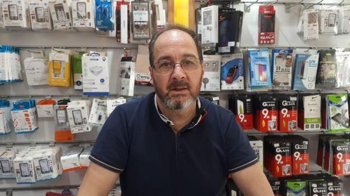 Müşteri gibi girdi, dükkan sahibinin telefonunu çaldı -1