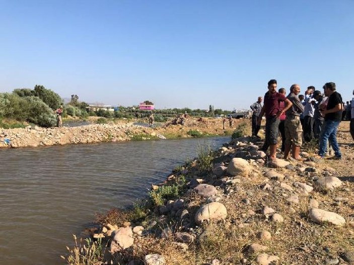 Hatay'da dereye giren Suriyeli baba ve 2 oğlu boğuldu -8