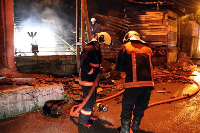 Ankara'da kundaklandığı iddia edilen 3 gecekondu yandı -3