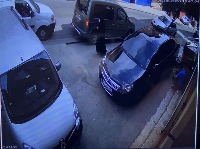 (Özel) İstanbul’da vatandaşın yarı çıplak kapkapççıları kovaladığı anlar kamerada -3