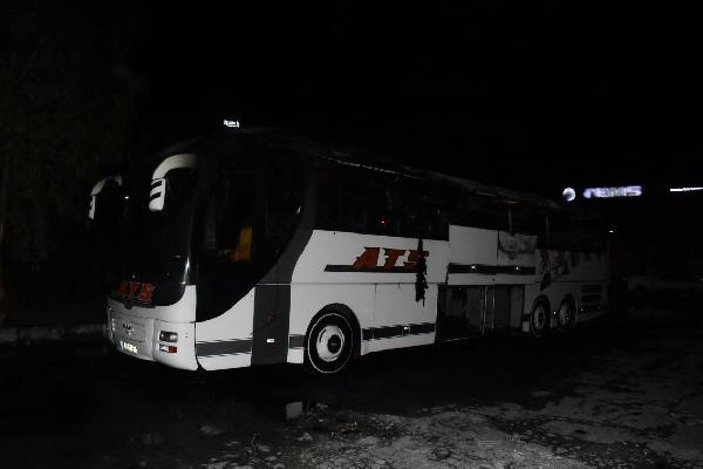 Sefere çıkmaya hazırlanan yolcu otobüsü terminalde yandı -1