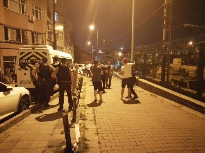 (Geniş Haber) Kadıköy'de tren istasyonunda raylara giren kişiyi elektrik çarptı  -5