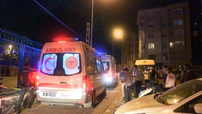 (Geniş Haber) Kadıköy'de tren istasyonunda raylara giren kişiyi elektrik çarptı  -8