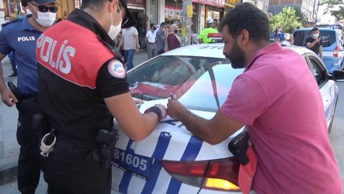 Arnavutköy'de maske cezasına kıyafetini çıkarıp tepki gösterdi -5
