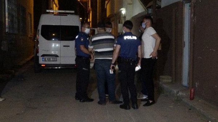 Bursa'da mahalleye yayılan kötü koku, cesedi ortaya çıkardı -4