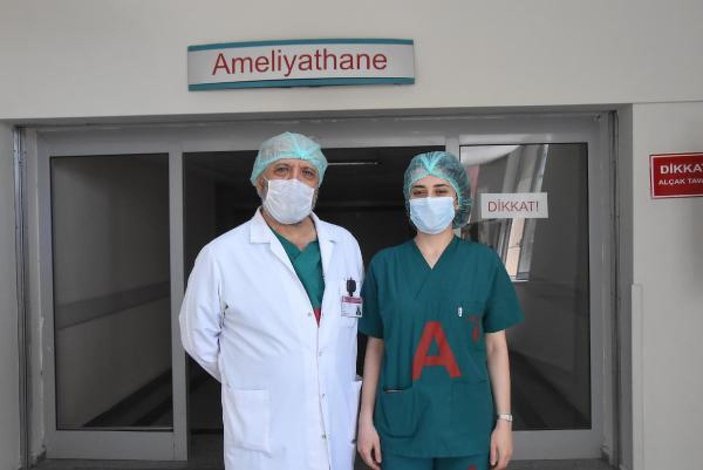 İzmirli cerrah, kızıyla aynı ameliyata girmenin gururunu yaşadı -1