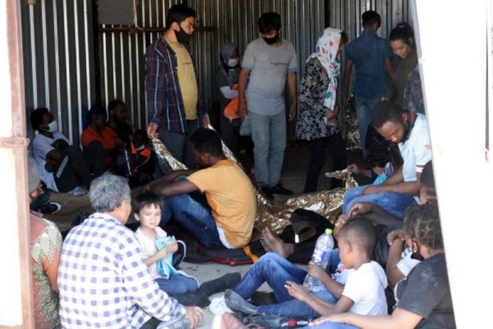 Yunanistan tarafından denize bırakılan göçmenler kurtarıldı -1