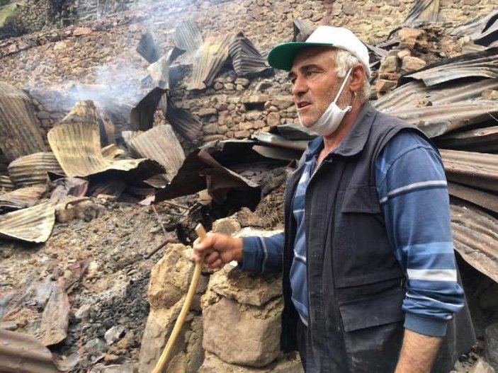 35 evin yandığı köyde, enkaz altındaki eşyalarını arıyorlar -3
