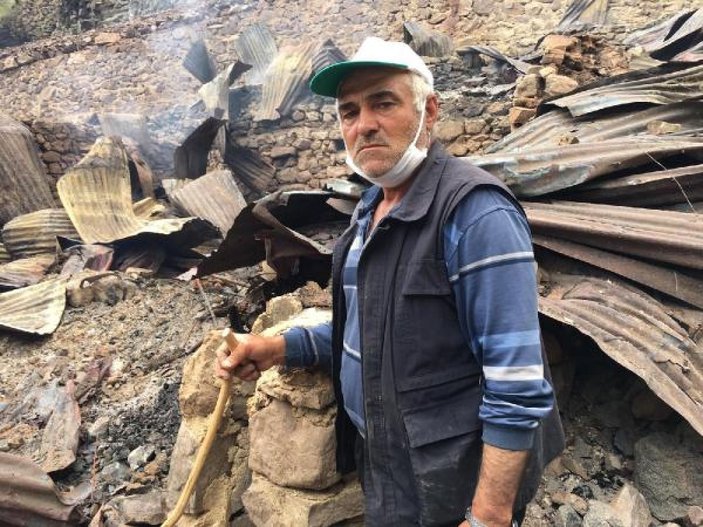 35 evin yandığı köyde, enkaz altındaki eşyalarını arıyorlar -8