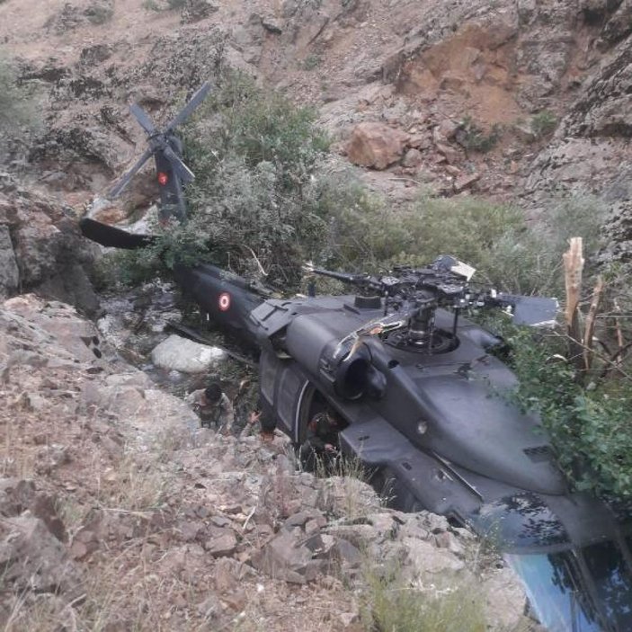 Bingöl'de askerleri taşıyan helikopter, arıza nedeniyle zorunlu iniş yaptı -1