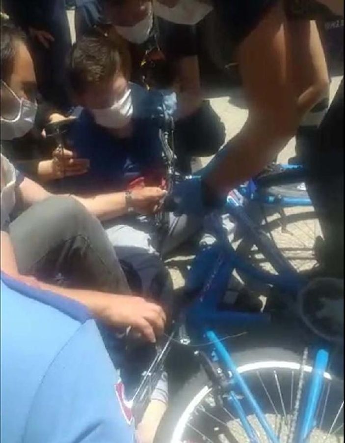 d Bisikletin direksiyonu bacağına saplandı -4