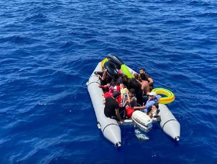 Yunanistan’ın geçit vermediği 60 göçmeni Türk ekipleri kurtardı -2