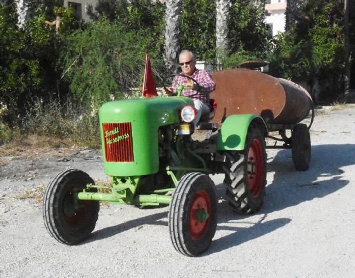 Dede yadigarı 70 yıllık traktörü çürümekten kurtardı -1