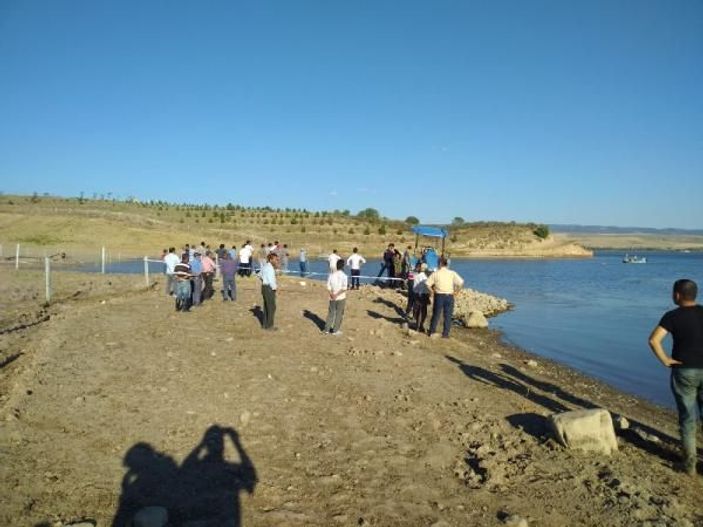 d Çorum'da oğlunu kurtarmak isteyen baba, gölde boğuldu