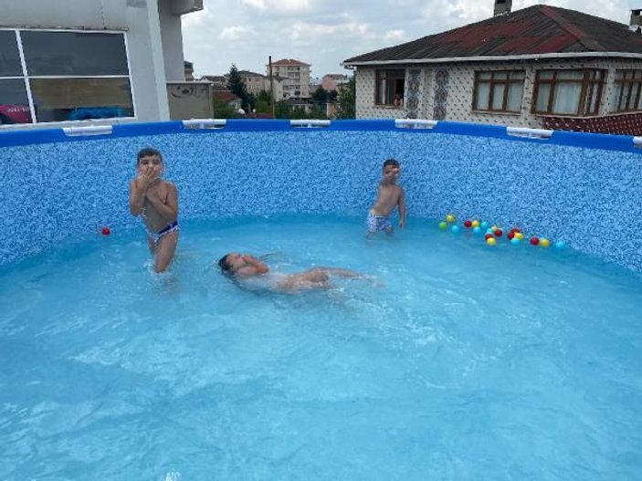 Sultanbeyli'de havuz keyfini eve taşıdılar -4