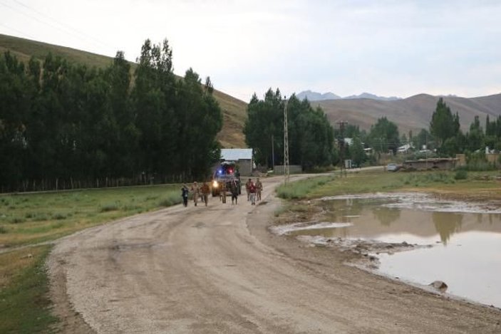 Yüksekova'da sel ekili tarım arazilerine zarar verdi -3