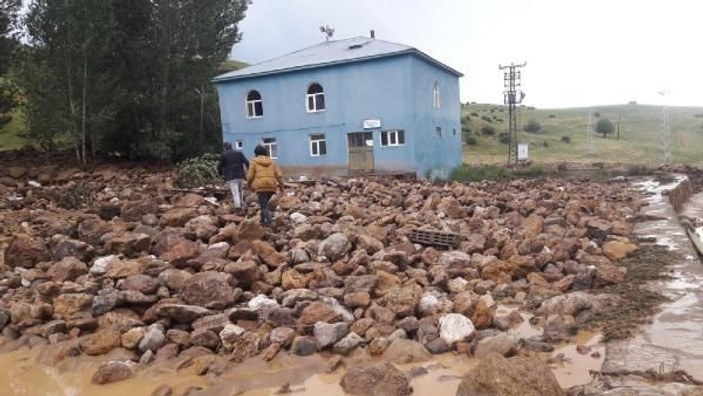Bingöl'de sağanak sele dönüştü; çok sayıda evi su bastı -2