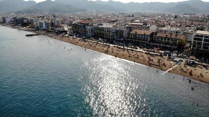Marmaris'te halk plajında sosyal mesafeli deniz keyfi drone ile görüntülendi -3
