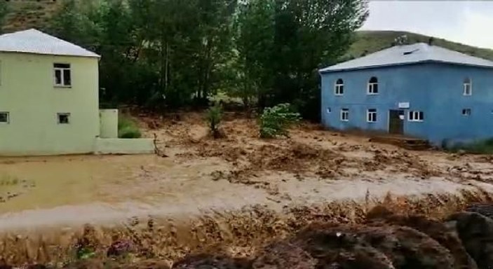 Bingöl'de sağanak sele dönüştü; çok sayıda evi su bastı -1