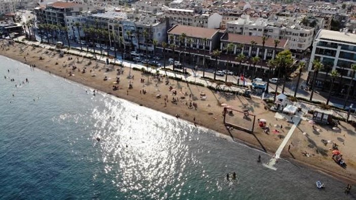Marmaris'te halk plajında sosyal mesafeli deniz keyfi drone ile görüntülendi -4
