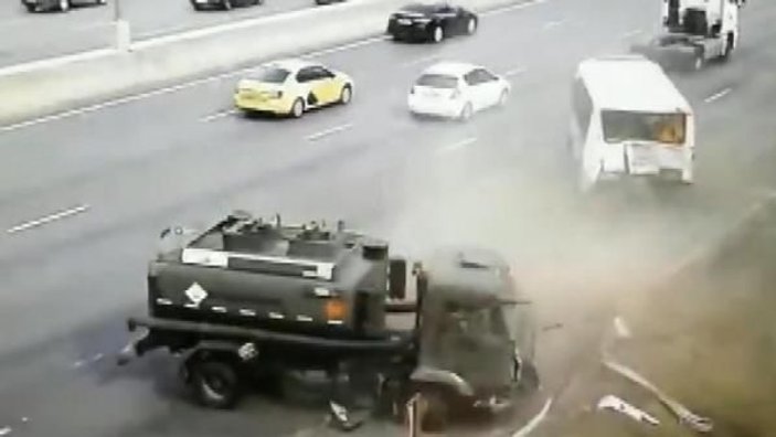 Rusya’da yakıt tankeri, yolcu otobüsüne çarptı; yaralılar var -6