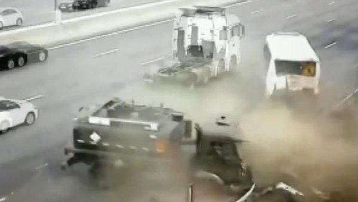 Rusya’da yakıt tankeri, yolcu otobüsüne çarptı; yaralılar var -5