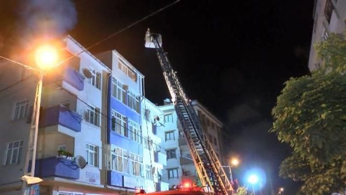 Sancaktepe'de çatı yangını  -6