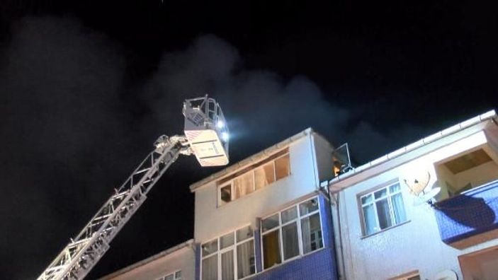 Sancaktepe'de çatı yangını  -4