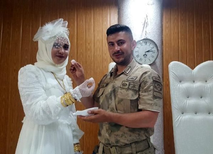 Uzman çavuş, 15 Temmuz'da üniformasıyla nikahına katıldı -3