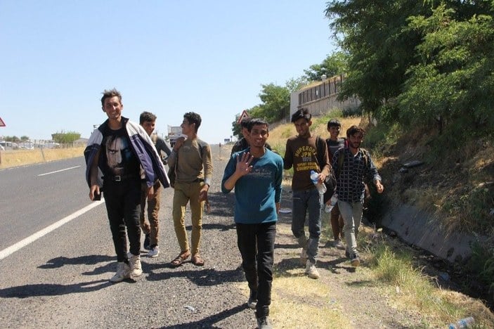 ’Banker Bilo’ filmi gerçek oldu, düzensiz göçmenleri İstanbul yerine Diyarbakır’a bıraktılar -7