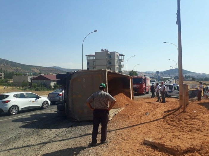 Kahramanmaraş'da kamyon yayaların üzerine devrildi: 1 ölü