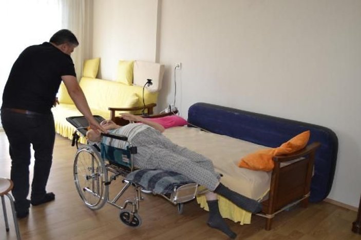 Otomobil çarpmasıyla yatağa bağımlı olan itfaiyeci, akülü tekerlekli sandalye istiyor -5
