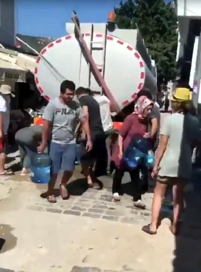 93 saat susuz kalan Foçalılar: Denizden evlerimize su taşıdık -9