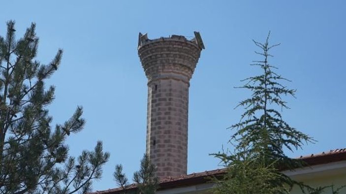 Yarım minareli cami, 23 yıl önceki patlamayı hatırlatıyor -3
