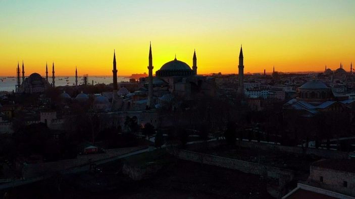 İlk namaza hazırlanan Ayasofya’da gün batımı kartpostallık görüntüler oluşturdu -2