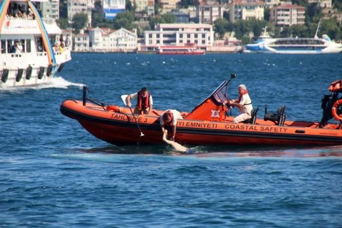 Beşiktaş'ta denize giren bir kişi yüzüstü yatarken boğuldu -1
