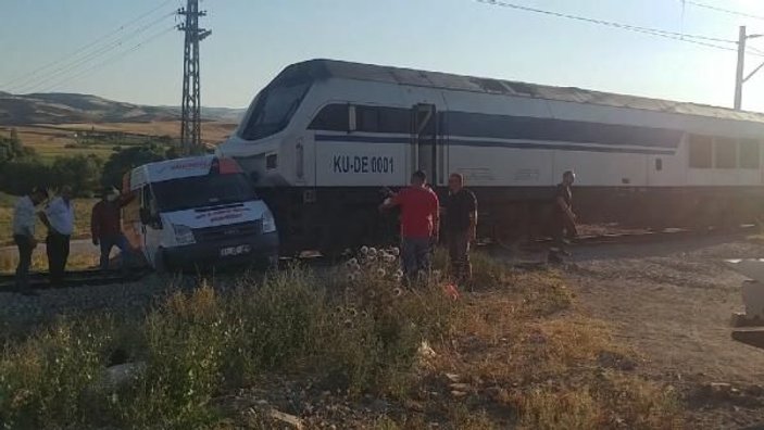 Kırıkkale'de akaryakıt yüklü tren minibüse çarptı -2