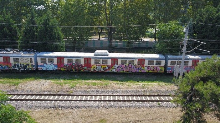 Tarihi boş vagonlar grafiticilerin mekanı oldu -6