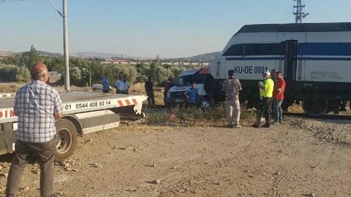 Kırıkkale'de akaryakıt yüklü tren minibüse çarptı -5