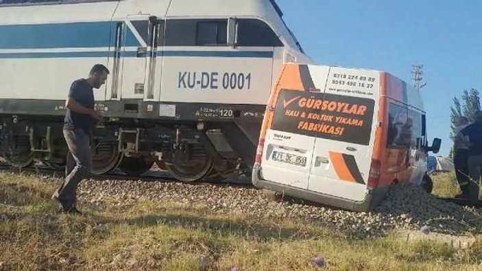 Kırıkkale'de akaryakıt yüklü tren minibüse çarptı -3